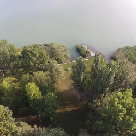 Zen Garden Resort, * Zánka